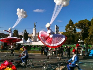 Carnaval de Nice, les filles aux ballons