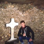 George dans les Catacombes